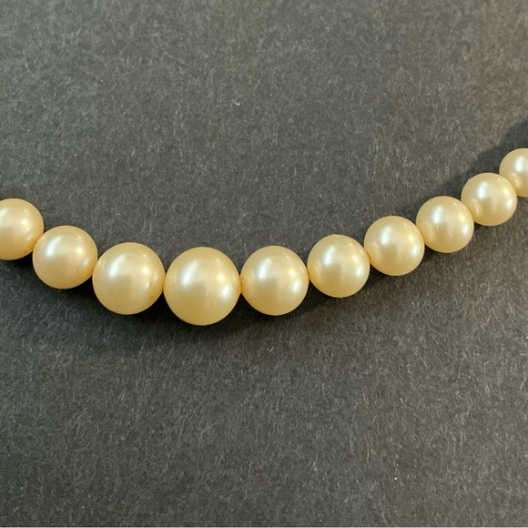 Vintage Real Pearl Necklace Classic Timeless Elegant - Picture 3 of 4